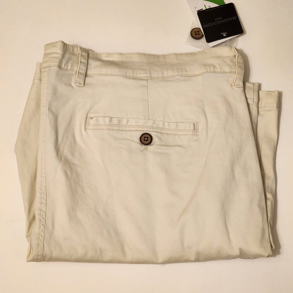 Magaschoni Tencil Flat Front Chino Shorts - 38